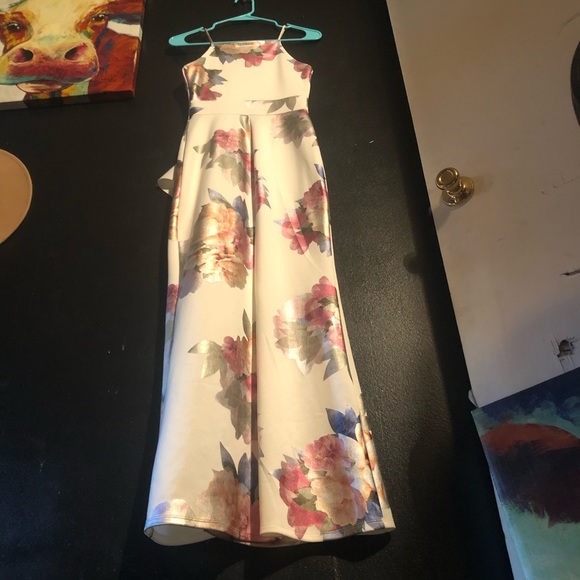 Long white and floral print prom dress - Picture 4 of 4